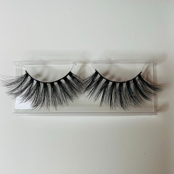 Bad Bitch lash - Picture 2 of 5